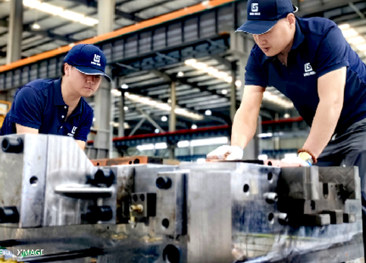 模具装配车间-装配检查